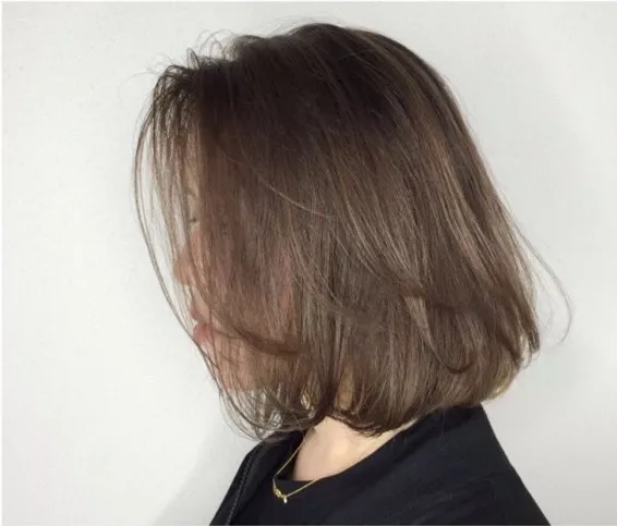 皮肤白皙女生什么发型最显气质？