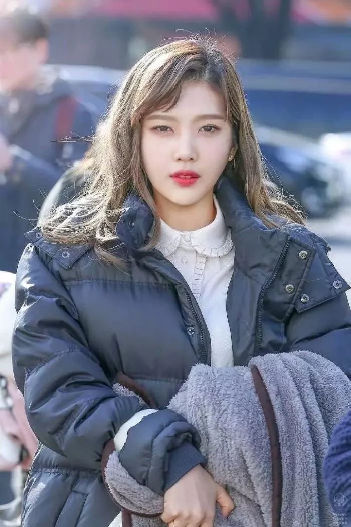 皮肤白皙女生什么发型最显气质？