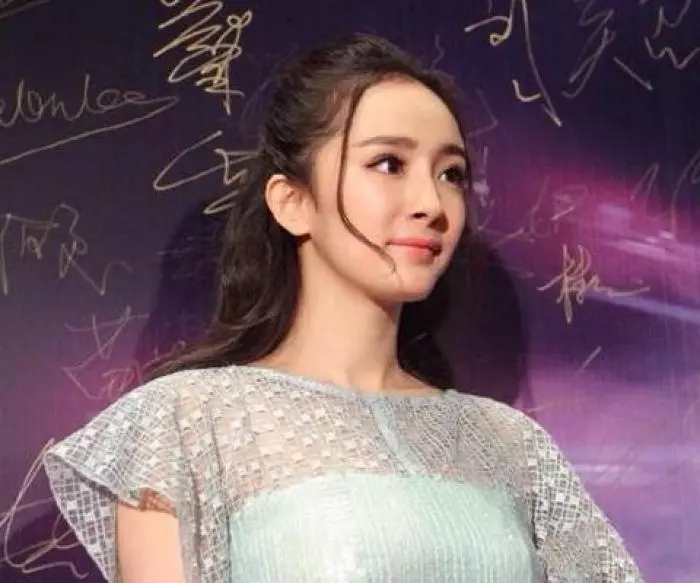 五官不完美 发型来凑