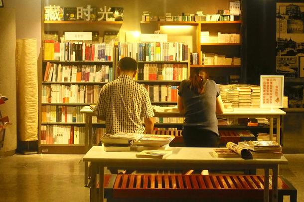 适合夜猫子读的小说
