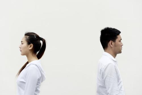 女人对你不设防的六种表现，你要主动出击