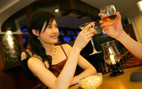 和女孩子聊天时有哪些技巧？