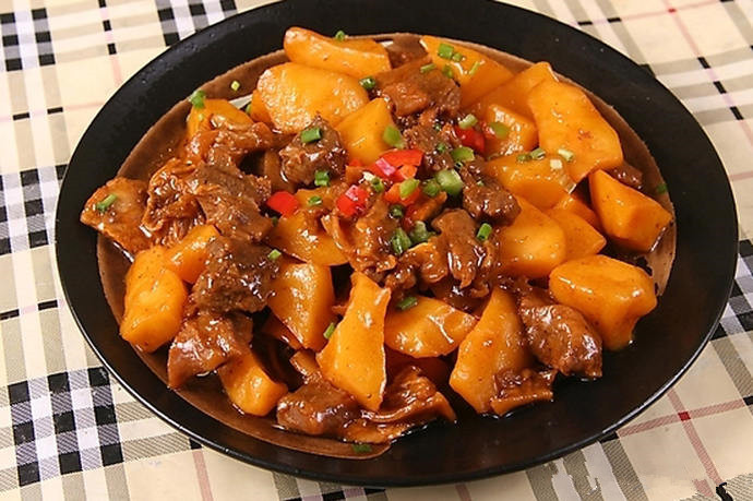土豆炖牛肉的做法